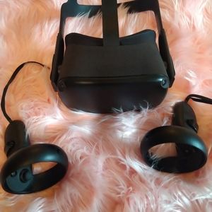 Oculus Quest VR Headset 64gb